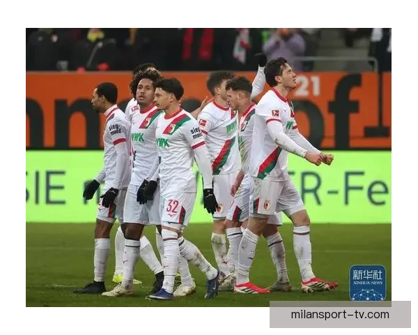 体育精神闪耀赛场奥格斯堡格雷戈里奇主动示意裁判取消犯规赢得尊重